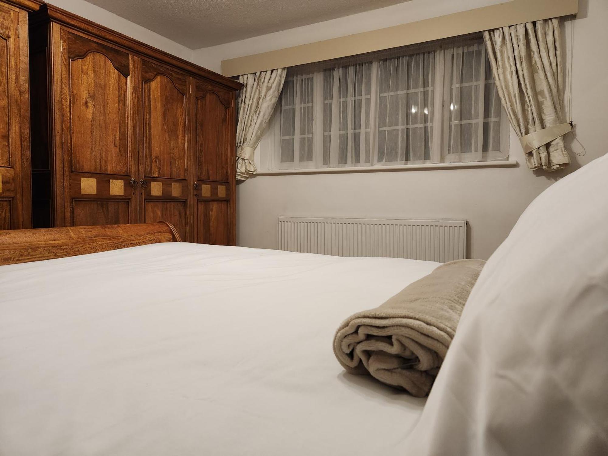 Elmdon House With 4 Spacious Bedrooms To Choose Birmingham Exteriér fotografie